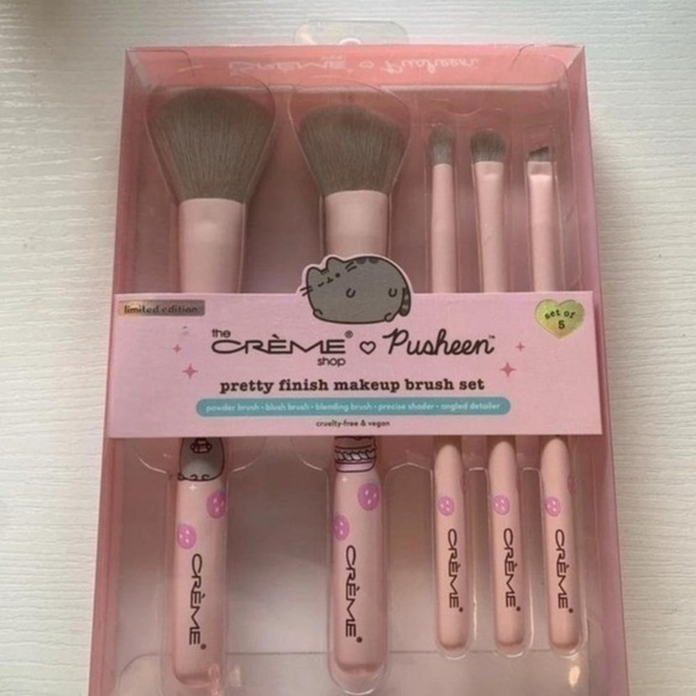 The Crème Shop x Pusheen Pretty Finish Makeup Brush Set Pink 5pc Limited Edition